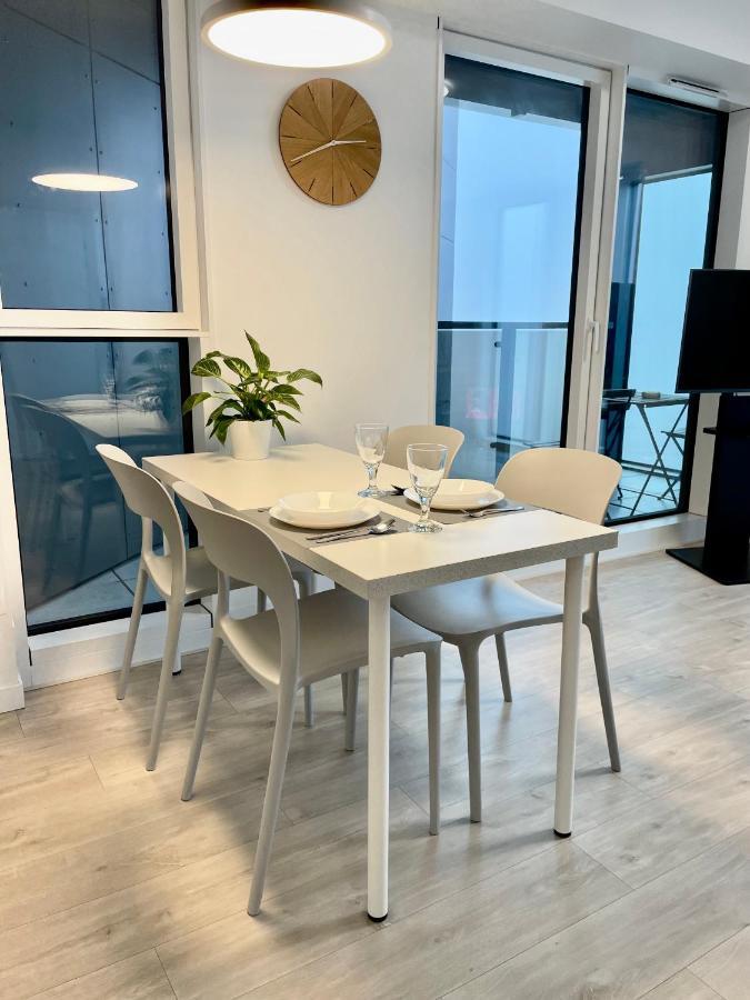 Apartamenty Towarowa 포즈난 외부 사진